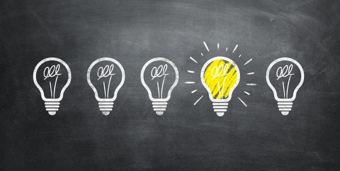 電球が並ぶ様子